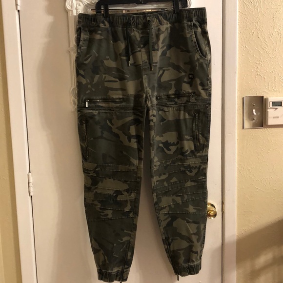 Other - Camouflage cargo pants